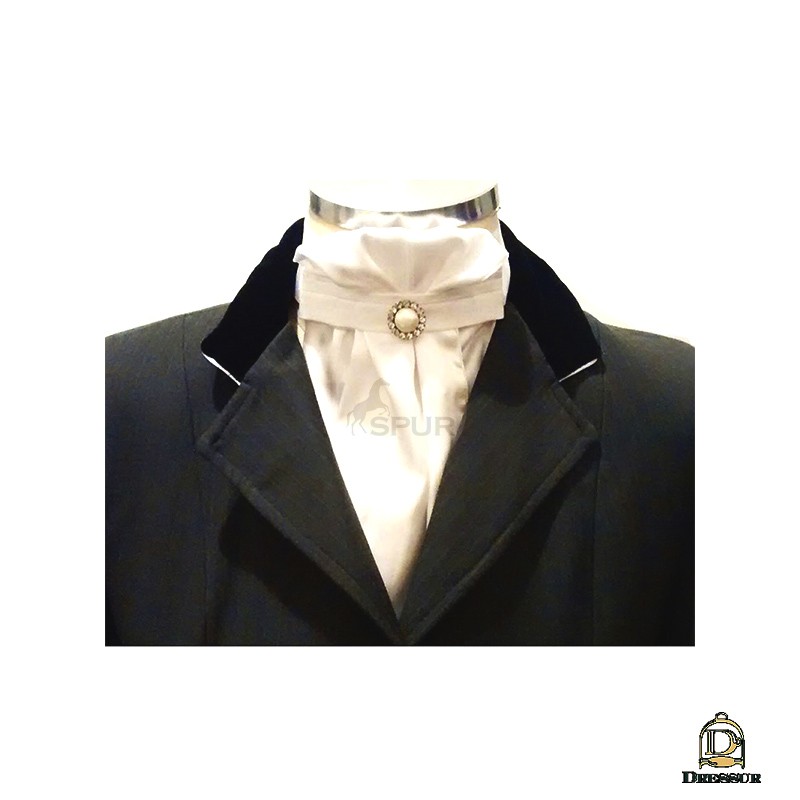 Plastron Branco com Broche